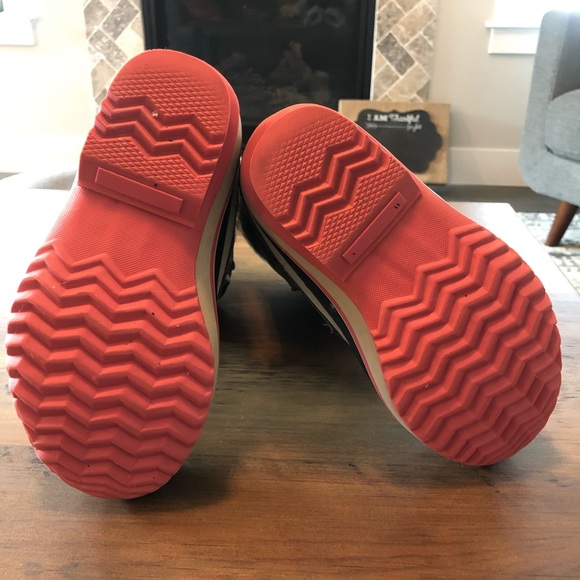 SOLD—-Kid’s Sorel Boots - Picture 3 of 8